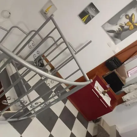 с две спални. *